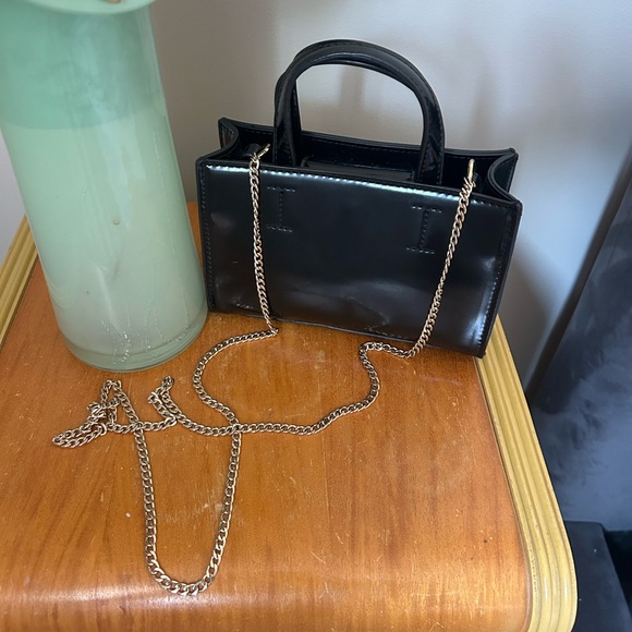 URBAN OUTFITTERS Mini Black Bag with Gold Chain Strap - Picture 2 of 3